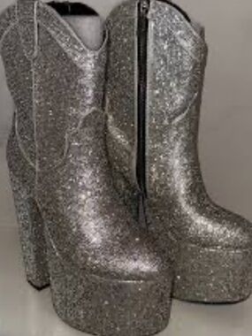 Dolls Kill Club Exx Westetn Treadured Platform Rhinestone Boots new wo box 7